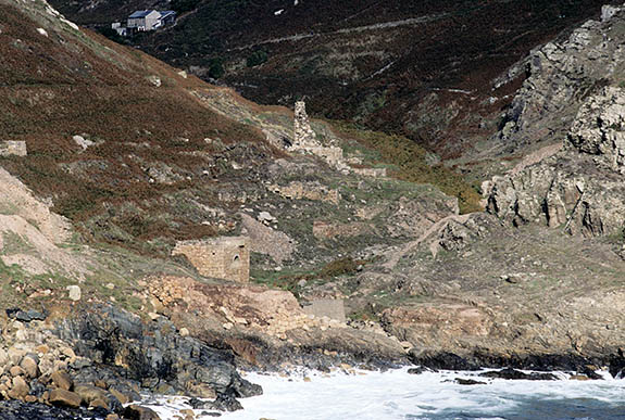 ENG: Cornwall , Cornwall AONB, Penwith Peninsula, Cape Cornwall. View of abandond tin mine in sea cliffs [Ask for #159.019.]