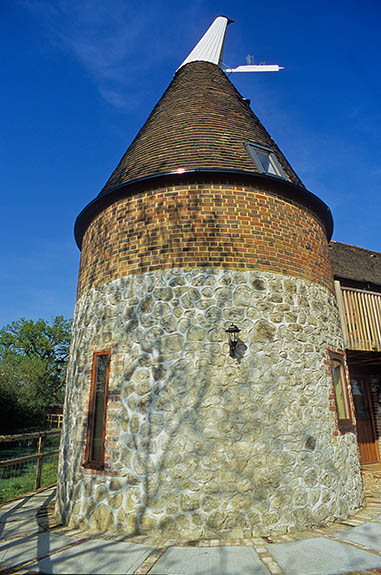 ENG: South East Region, Kent, The Upper Stour Valley, Aldington, Lanary Oast, View of restored oast house (hops dryer), now a luxury self-catering cottage [Ask for #256.433.]