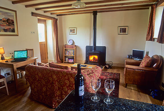 ENG: South West Region, Devon, Dartmoor National Park, Dartmoor's Southern Edge, Widecombe-in-the-Moor. An old stone barn converted to a self-catering holiday rental; interior [Ask for #268.466.]