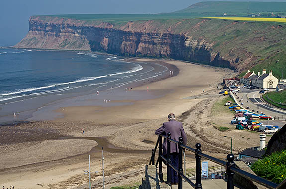 ENG: Yorkshire & Humberside Region, North Yorkshire, North Yorkshire Coast, Saltburn-by-the-Sea, Saltburn Sands and Saltburn Pier. An old man prepares to descend the ciff on concrete steps [Ask for #270.496.]